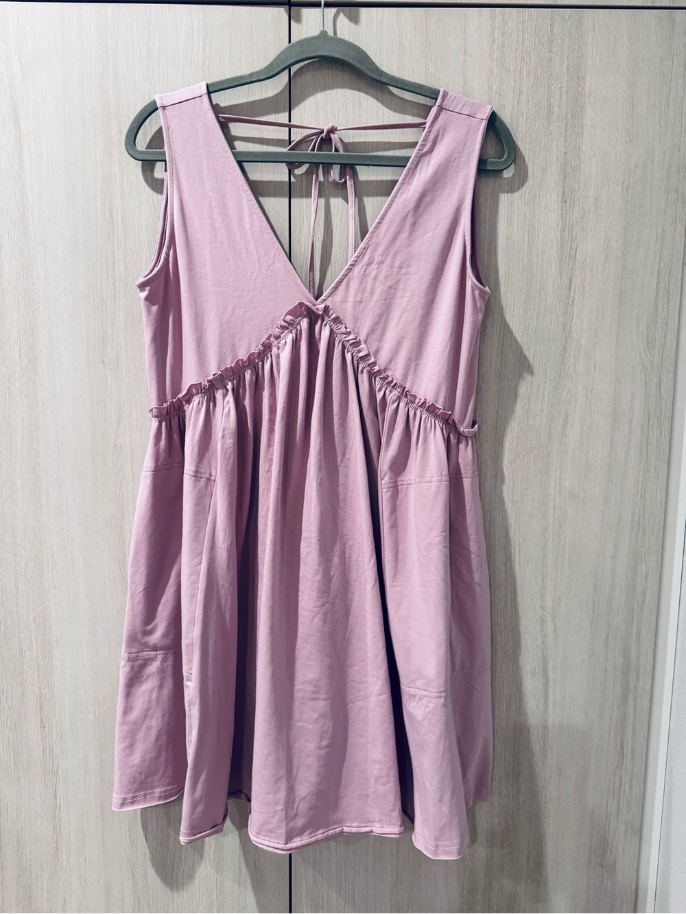 Sleeveless Lavender Mini Dress with Tie-Back Detail Sz S